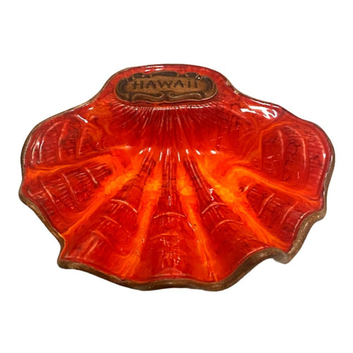 A vintage Vintage Hawaiian Clam Ashtray.